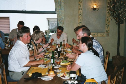 voller tisch ...